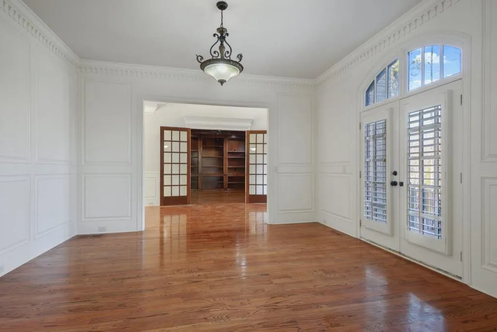 515 Long Glen Drive, Sandy Springs, Georgia 30327, 6 Bedrooms Bedrooms, ,4 BathroomsBathrooms,Residential,Sold,515 Long Glen Drive,7004632