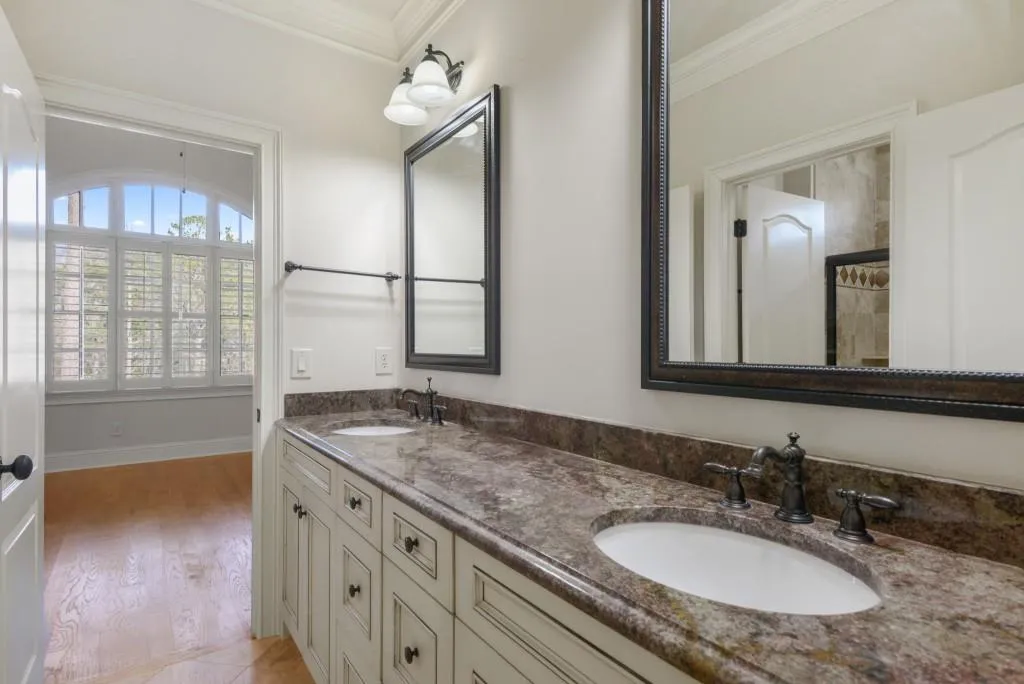 515 Long Glen Drive, Sandy Springs, Georgia 30327, 6 Bedrooms Bedrooms, ,4 BathroomsBathrooms,Residential,Sold,515 Long Glen Drive,7004632