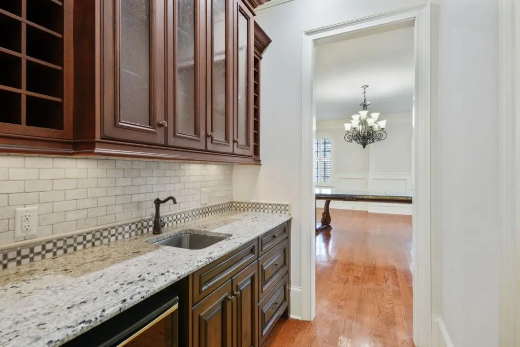 515 Long Glen Drive, Sandy Springs, Georgia 30327, 6 Bedrooms Bedrooms, ,4 BathroomsBathrooms,Residential,Sold,515 Long Glen Drive,7004632