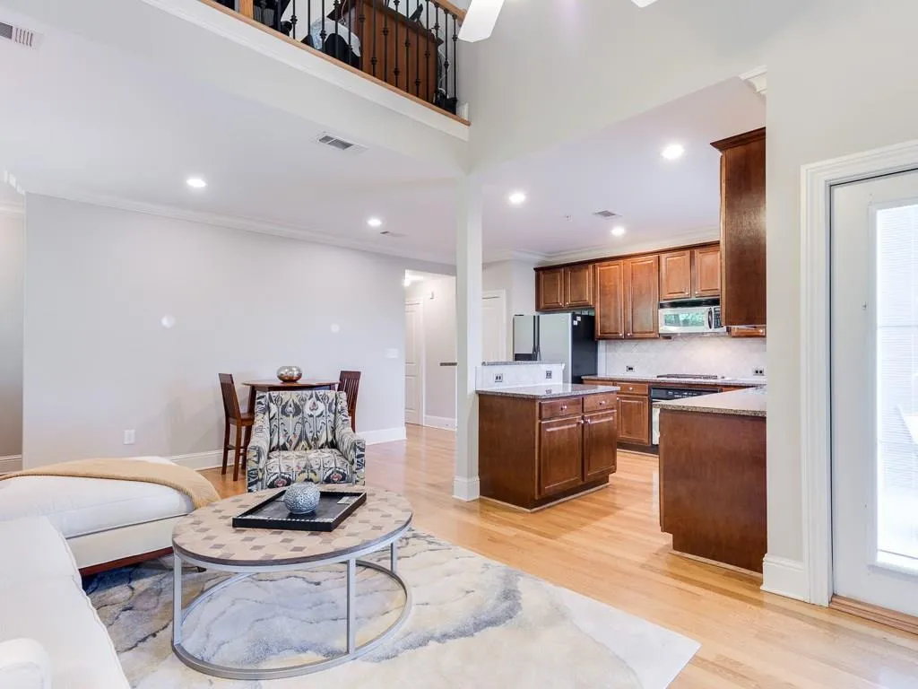 230 Le Gran Bend Ne Unit 230, Sandy Springs, Georgia 30328, 2 Bedrooms Bedrooms, ,2 BathroomsBathrooms,Residential,Sold,230 Le Gran Bend Ne Unit 230,5705156