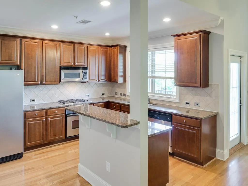 230 Le Gran Bend Ne Unit 230, Sandy Springs, Georgia 30328, 2 Bedrooms Bedrooms, ,2 BathroomsBathrooms,Residential,Sold,230 Le Gran Bend Ne Unit 230,5705156