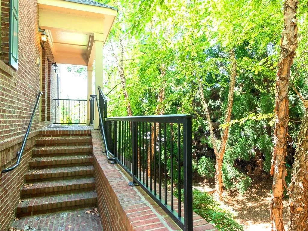 230 Le Gran Bend Ne Unit 230, Sandy Springs, Georgia 30328, 2 Bedrooms Bedrooms, ,2 BathroomsBathrooms,Residential,Sold,230 Le Gran Bend Ne Unit 230,5705156
