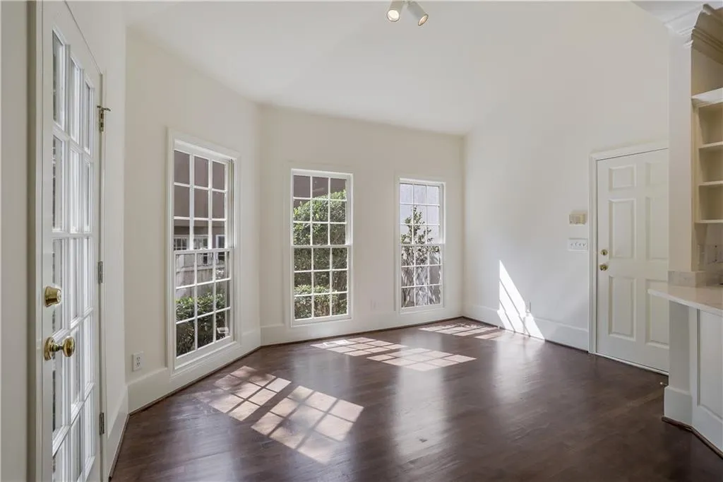 340 Ledgemont Court, Sandy Springs, Georgia 30342, 3 Bedrooms Bedrooms, ,3 BathroomsBathrooms,Residential,Sold,340 Ledgemont Court,6938318