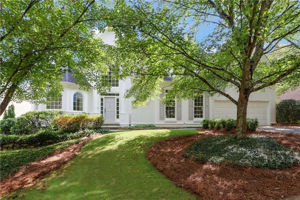 340 Ledgemont Court, Sandy Springs, Georgia 30342, 3 Bedrooms Bedrooms, ,3 BathroomsBathrooms,Residential,Sold,340 Ledgemont Court,6938318