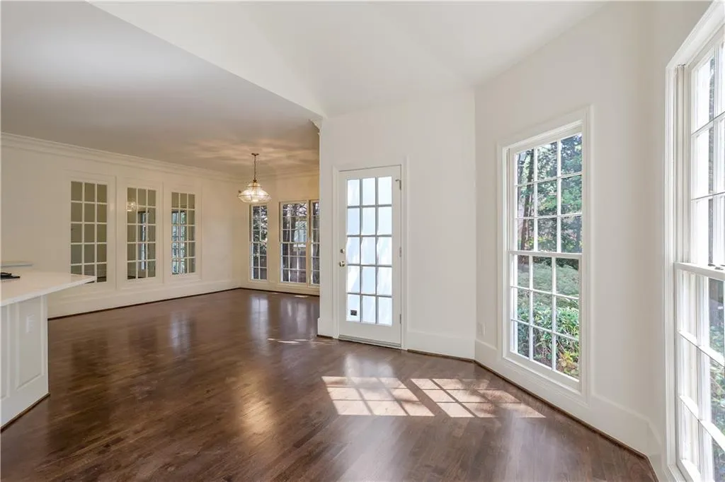 340 Ledgemont Court, Sandy Springs, Georgia 30342, 3 Bedrooms Bedrooms, ,3 BathroomsBathrooms,Residential,Sold,340 Ledgemont Court,6938318