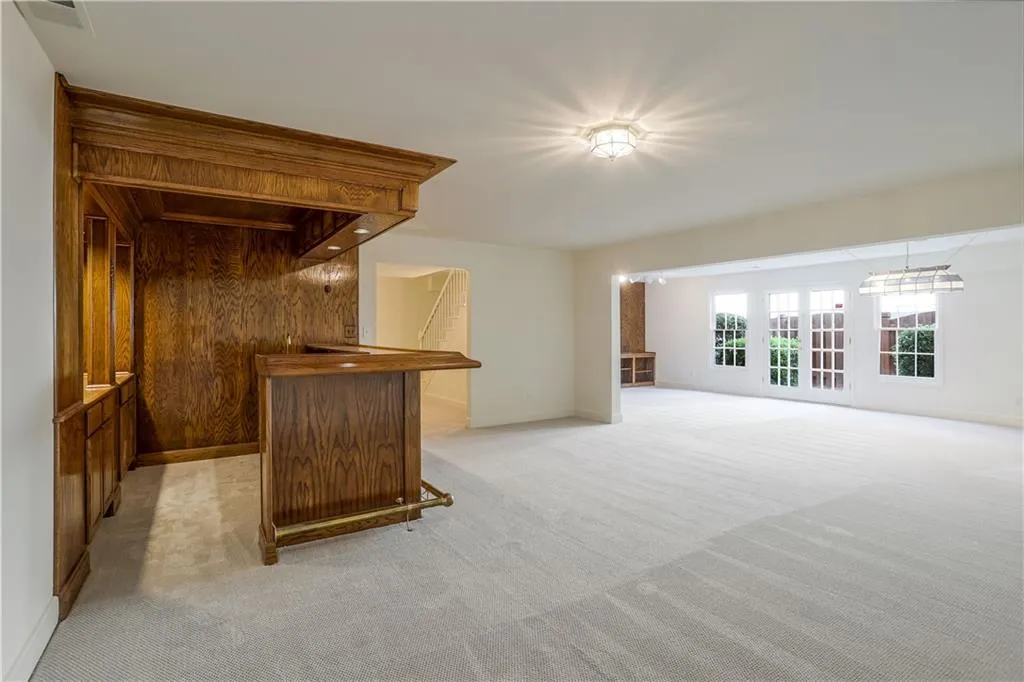 340 Ledgemont Court, Sandy Springs, Georgia 30342, 3 Bedrooms Bedrooms, ,3 BathroomsBathrooms,Residential,Sold,340 Ledgemont Court,6938318