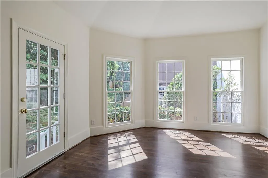 340 Ledgemont Court, Sandy Springs, Georgia 30342, 3 Bedrooms Bedrooms, ,3 BathroomsBathrooms,Residential,Sold,340 Ledgemont Court,6938318