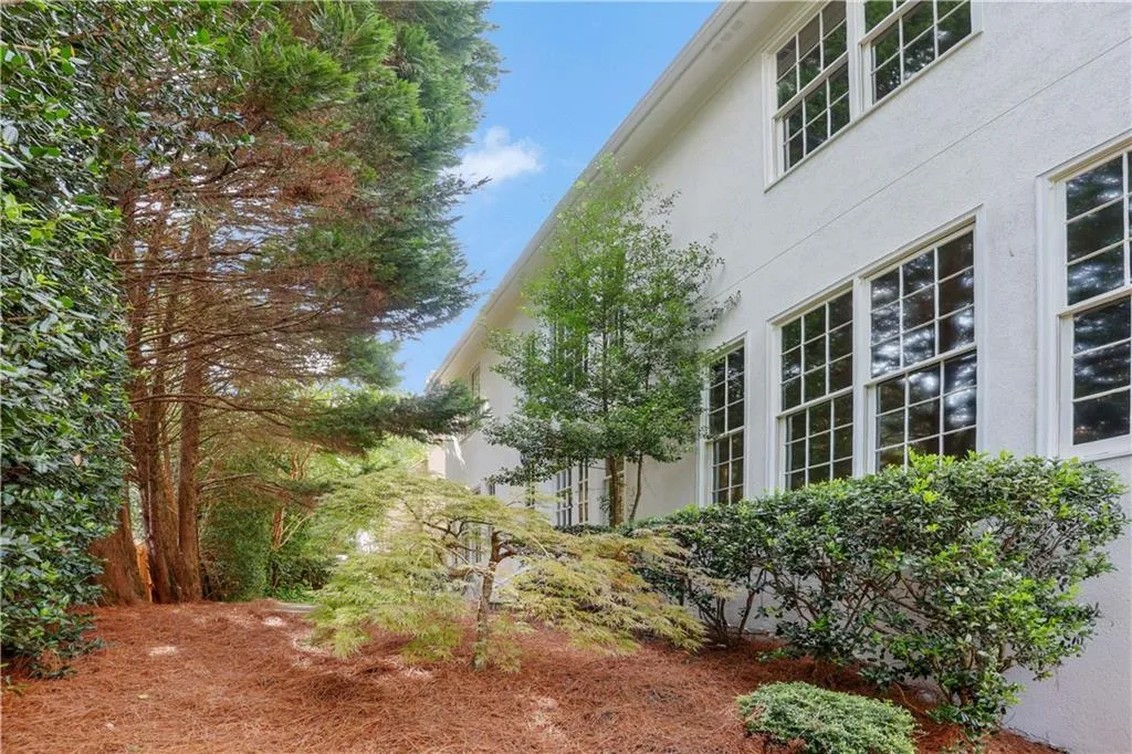 340 Ledgemont Court, Sandy Springs, Georgia 30342, 3 Bedrooms Bedrooms, ,3 BathroomsBathrooms,Residential,Sold,340 Ledgemont Court,6938318