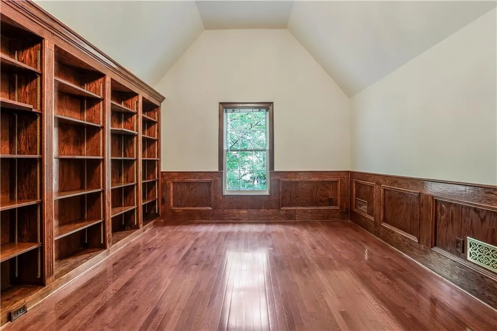340 Ledgemont Court, Sandy Springs, Georgia 30342, 3 Bedrooms Bedrooms, ,3 BathroomsBathrooms,Residential,Sold,340 Ledgemont Court,6938318