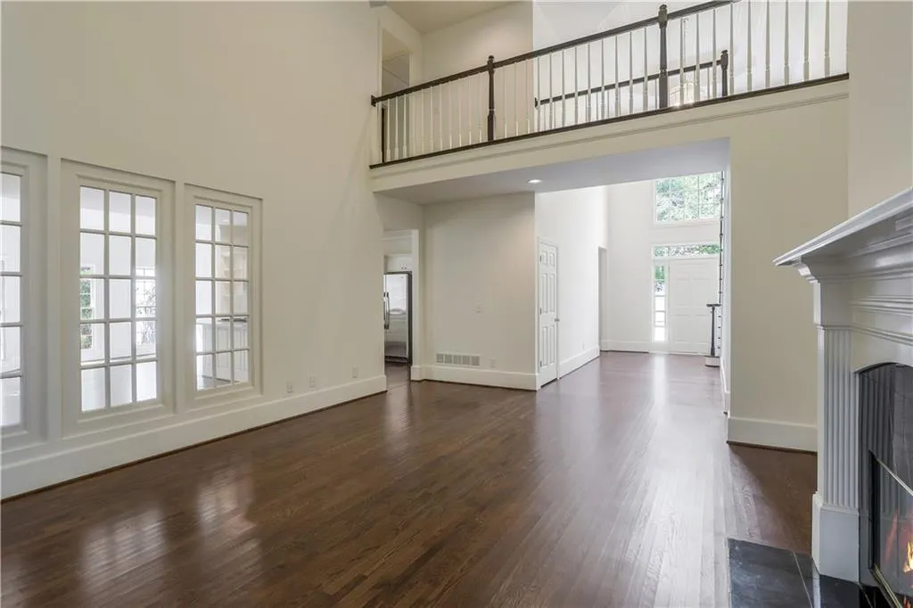 340 Ledgemont Court, Sandy Springs, Georgia 30342, 3 Bedrooms Bedrooms, ,3 BathroomsBathrooms,Residential,Sold,340 Ledgemont Court,6938318