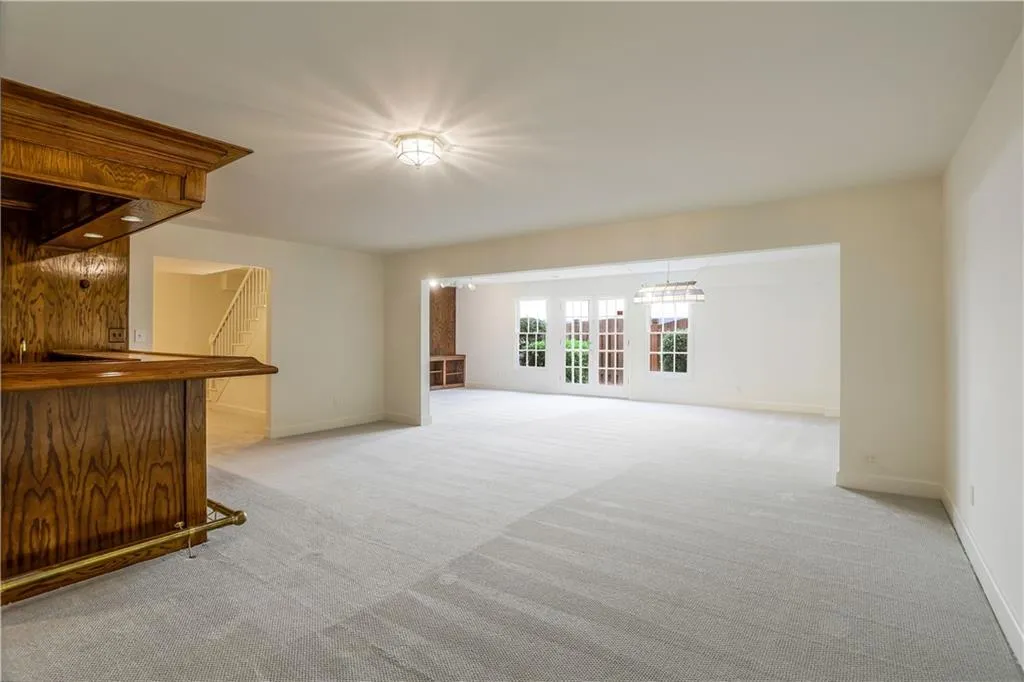 340 Ledgemont Court, Sandy Springs, Georgia 30342, 3 Bedrooms Bedrooms, ,3 BathroomsBathrooms,Residential,Sold,340 Ledgemont Court,6938318
