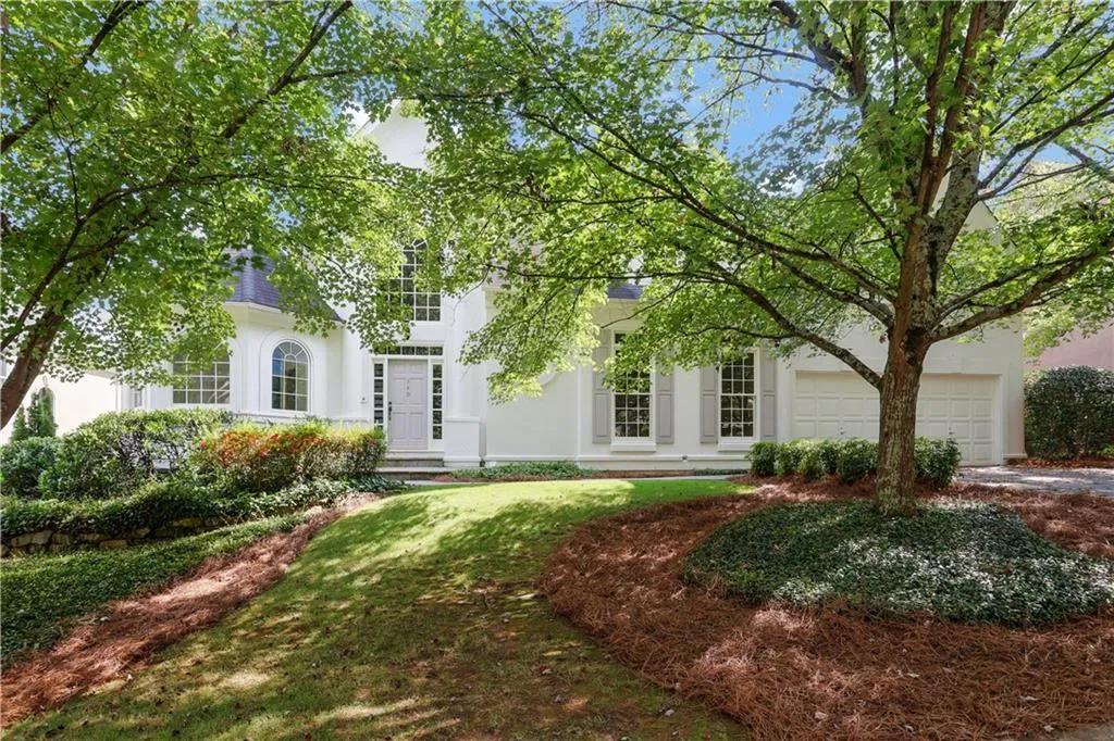 340 Ledgemont Court, Sandy Springs, Georgia 30342, 3 Bedrooms Bedrooms, ,3 BathroomsBathrooms,Residential,Sold,340 Ledgemont Court,6938318