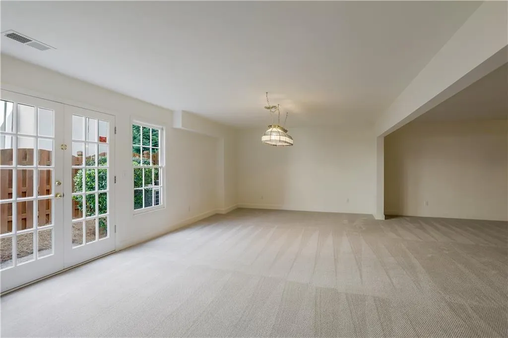 340 Ledgemont Court, Sandy Springs, Georgia 30342, 3 Bedrooms Bedrooms, ,3 BathroomsBathrooms,Residential,Sold,340 Ledgemont Court,6938318
