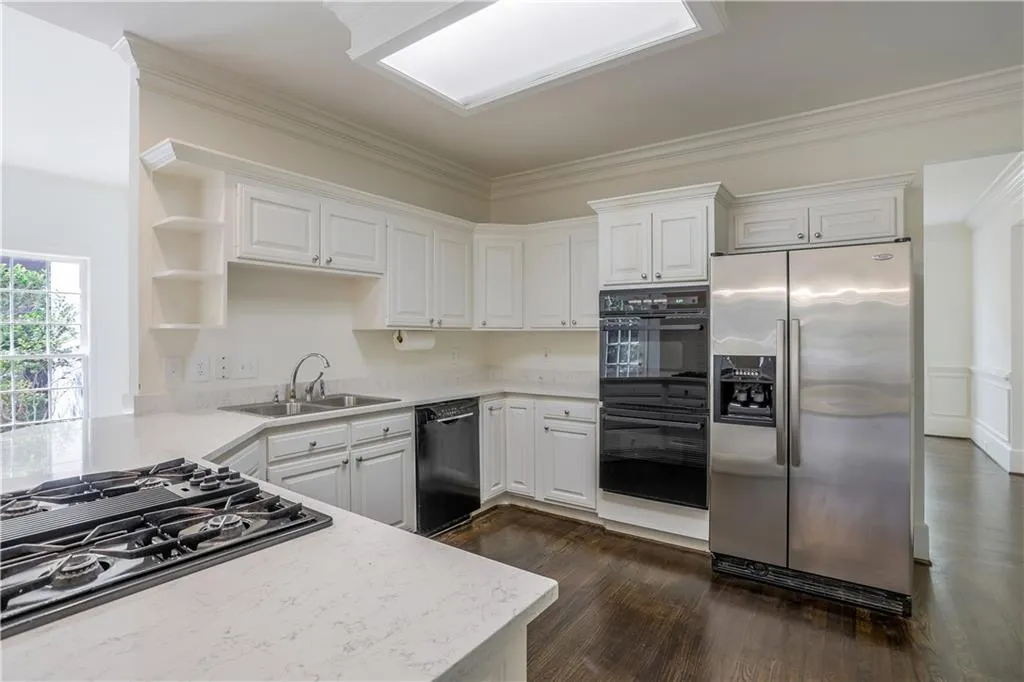 340 Ledgemont Court, Sandy Springs, Georgia 30342, 3 Bedrooms Bedrooms, ,3 BathroomsBathrooms,Residential,Sold,340 Ledgemont Court,6938318
