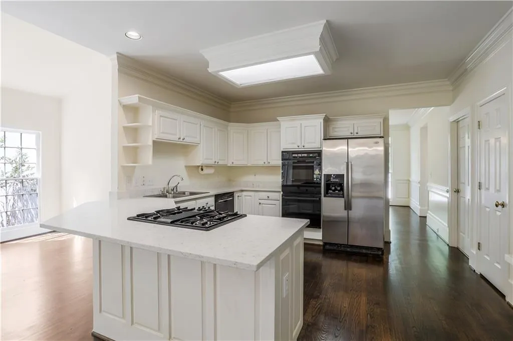 340 Ledgemont Court, Sandy Springs, Georgia 30342, 3 Bedrooms Bedrooms, ,3 BathroomsBathrooms,Residential,Sold,340 Ledgemont Court,6938318
