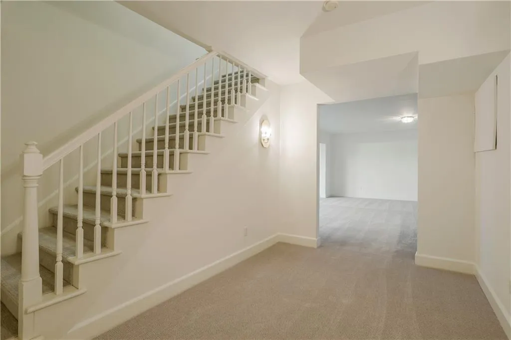 340 Ledgemont Court, Sandy Springs, Georgia 30342, 3 Bedrooms Bedrooms, ,3 BathroomsBathrooms,Residential,Sold,340 Ledgemont Court,6938318