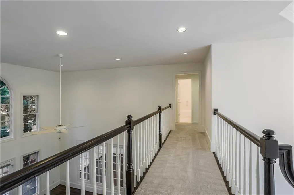 340 Ledgemont Court, Sandy Springs, Georgia 30342, 3 Bedrooms Bedrooms, ,3 BathroomsBathrooms,Residential,Sold,340 Ledgemont Court,6938318
