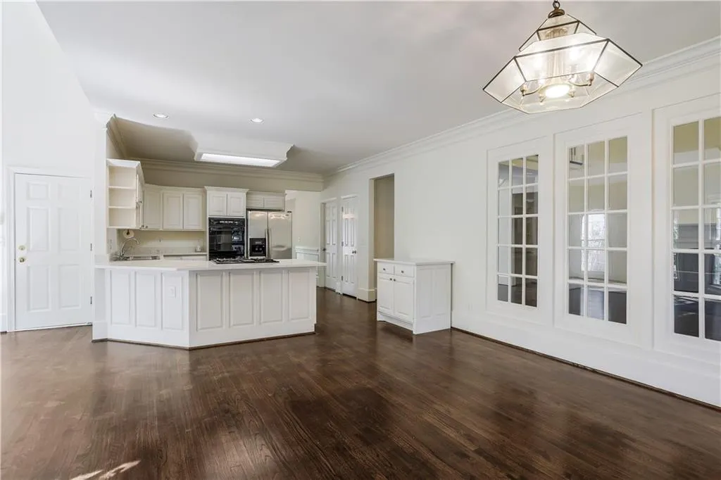 340 Ledgemont Court, Sandy Springs, Georgia 30342, 3 Bedrooms Bedrooms, ,3 BathroomsBathrooms,Residential,Sold,340 Ledgemont Court,6938318