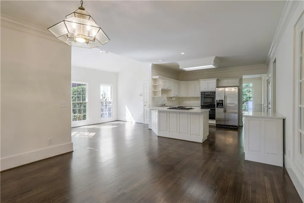 340 Ledgemont Court, Sandy Springs, Georgia 30342, 3 Bedrooms Bedrooms, ,3 BathroomsBathrooms,Residential,Sold,340 Ledgemont Court,6938318