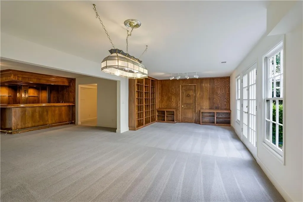 340 Ledgemont Court, Sandy Springs, Georgia 30342, 3 Bedrooms Bedrooms, ,3 BathroomsBathrooms,Residential,Sold,340 Ledgemont Court,6938318