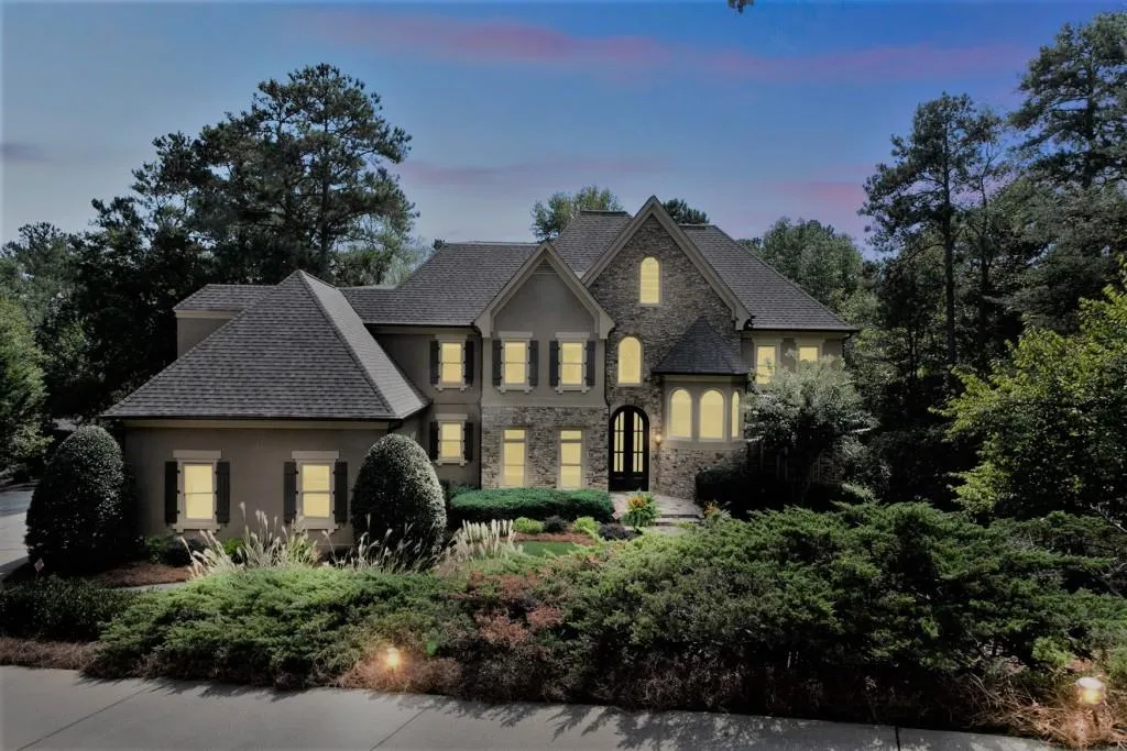 8325 Jett Ferry Road, Sandy Springs, Georgia 30350, 5 Bedrooms Bedrooms, ,4 BathroomsBathrooms,Residential,Sold,8325 Jett Ferry Road,6626685