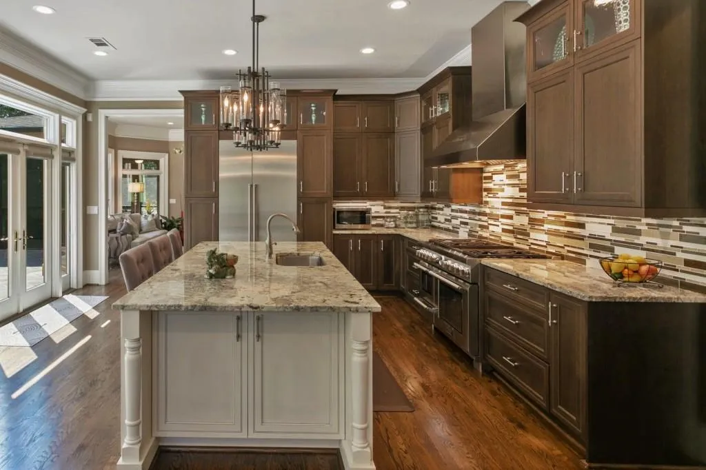 8325 Jett Ferry Road, Sandy Springs, Georgia 30350, 5 Bedrooms Bedrooms, ,4 BathroomsBathrooms,Residential,Sold,8325 Jett Ferry Road,6626685