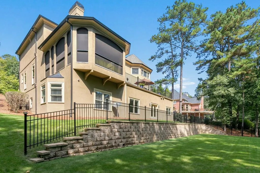 8325 Jett Ferry Road, Sandy Springs, Georgia 30350, 5 Bedrooms Bedrooms, ,4 BathroomsBathrooms,Residential,Sold,8325 Jett Ferry Road,6626685