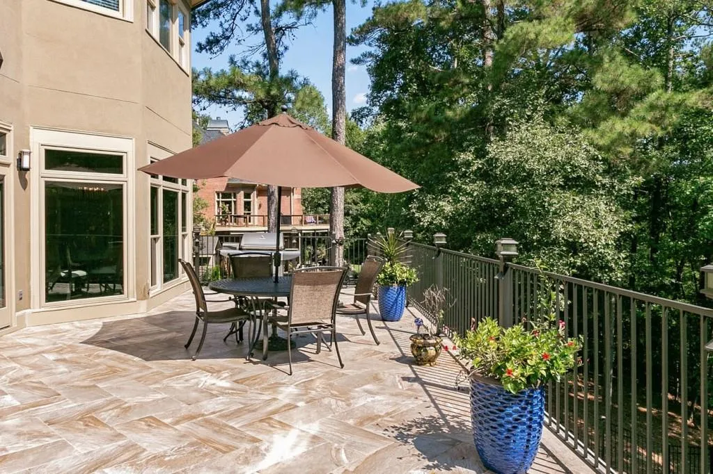 8325 Jett Ferry Road, Sandy Springs, Georgia 30350, 5 Bedrooms Bedrooms, ,4 BathroomsBathrooms,Residential,Sold,8325 Jett Ferry Road,6626685