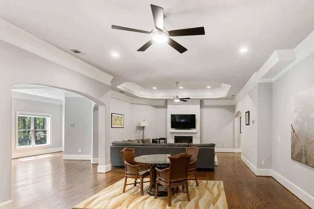 8325 Jett Ferry Road, Sandy Springs, Georgia 30350, 5 Bedrooms Bedrooms, ,4 BathroomsBathrooms,Residential,Sold,8325 Jett Ferry Road,6626685