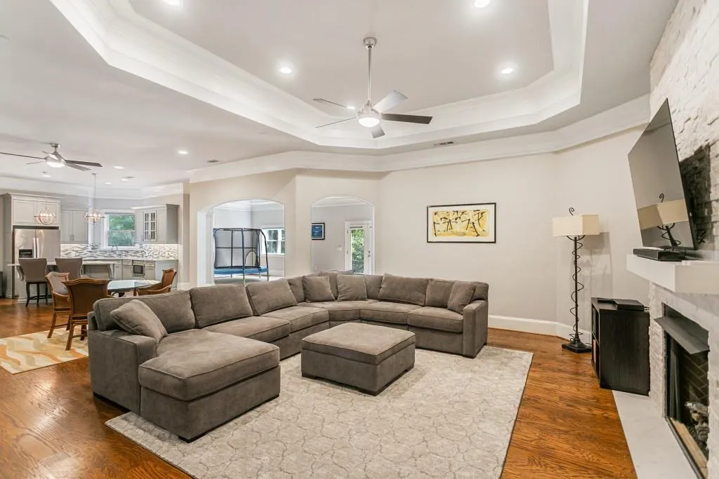 8325 Jett Ferry Road, Sandy Springs, Georgia 30350, 5 Bedrooms Bedrooms, ,4 BathroomsBathrooms,Residential,Sold,8325 Jett Ferry Road,6626685
