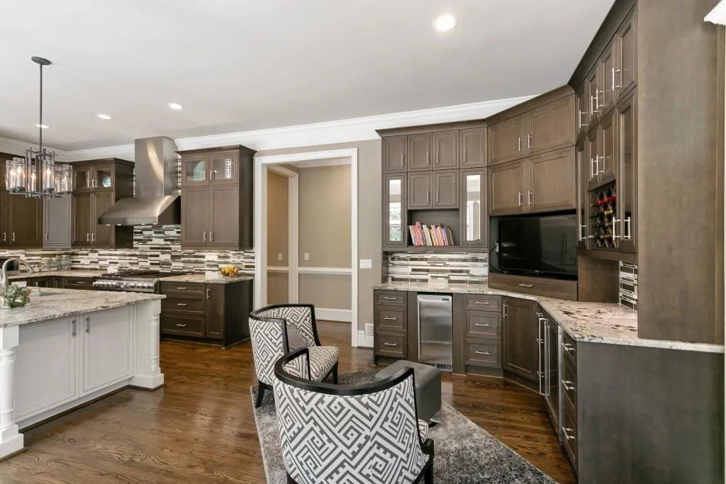 8325 Jett Ferry Road, Sandy Springs, Georgia 30350, 5 Bedrooms Bedrooms, ,4 BathroomsBathrooms,Residential,Sold,8325 Jett Ferry Road,6626685