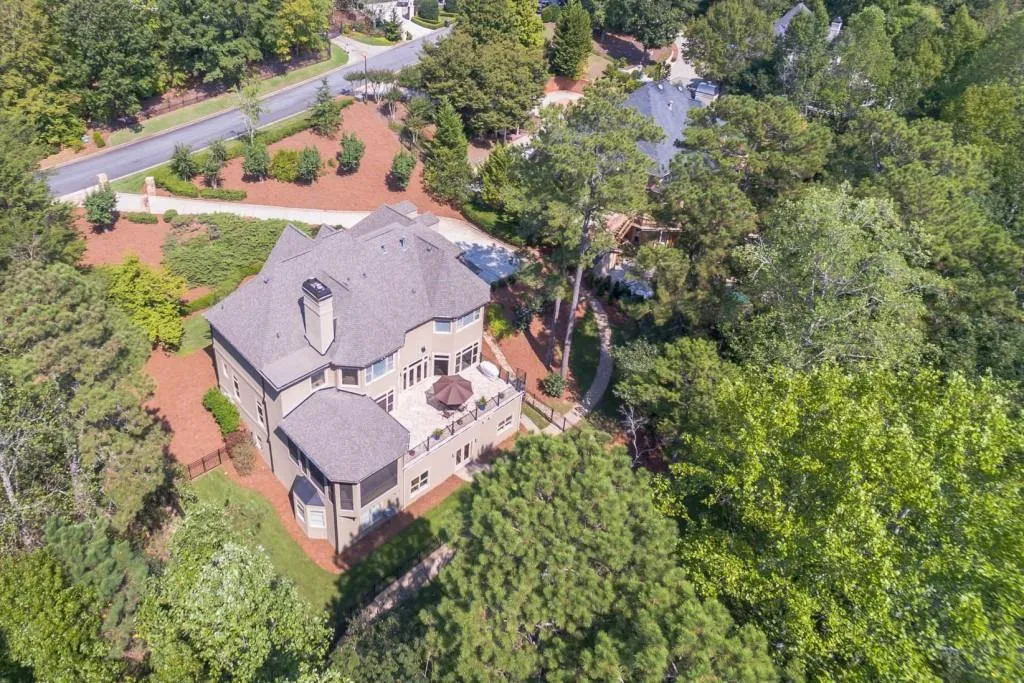 8325 Jett Ferry Road, Sandy Springs, Georgia 30350, 5 Bedrooms Bedrooms, ,4 BathroomsBathrooms,Residential,Sold,8325 Jett Ferry Road,6626685