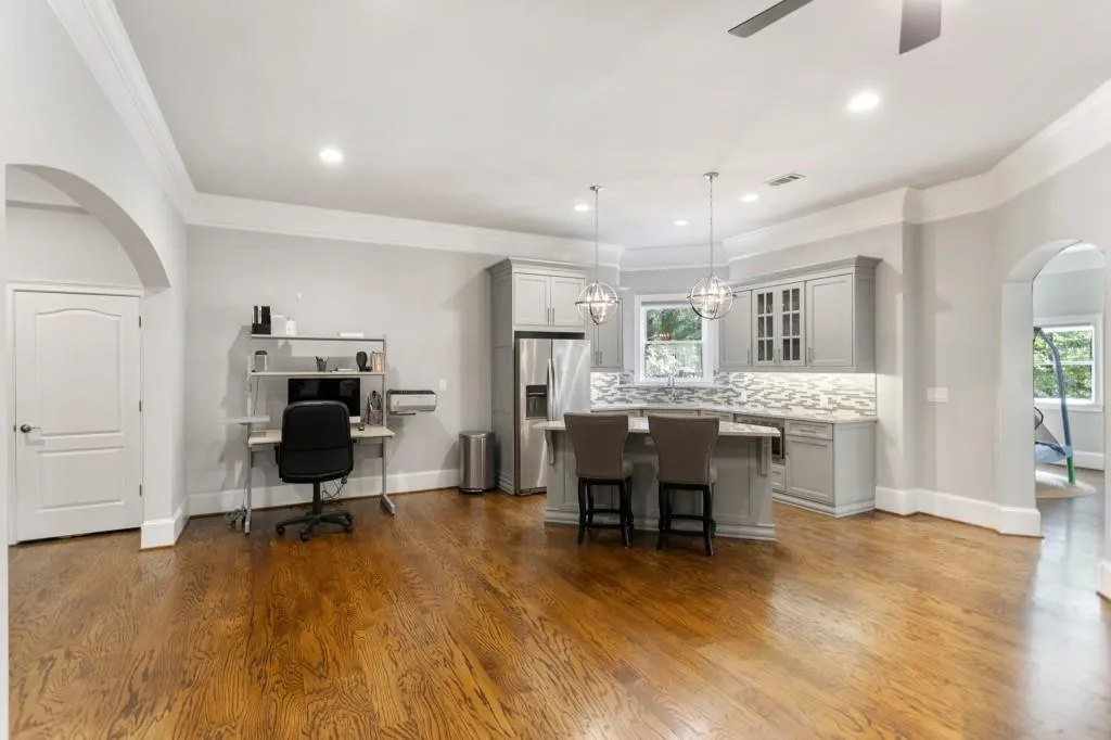 8325 Jett Ferry Road, Sandy Springs, Georgia 30350, 5 Bedrooms Bedrooms, ,4 BathroomsBathrooms,Residential,Sold,8325 Jett Ferry Road,6626685