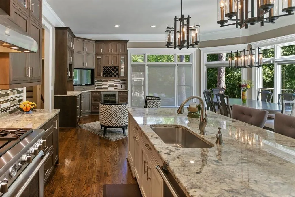 8325 Jett Ferry Road, Sandy Springs, Georgia 30350, 5 Bedrooms Bedrooms, ,4 BathroomsBathrooms,Residential,Sold,8325 Jett Ferry Road,6626685