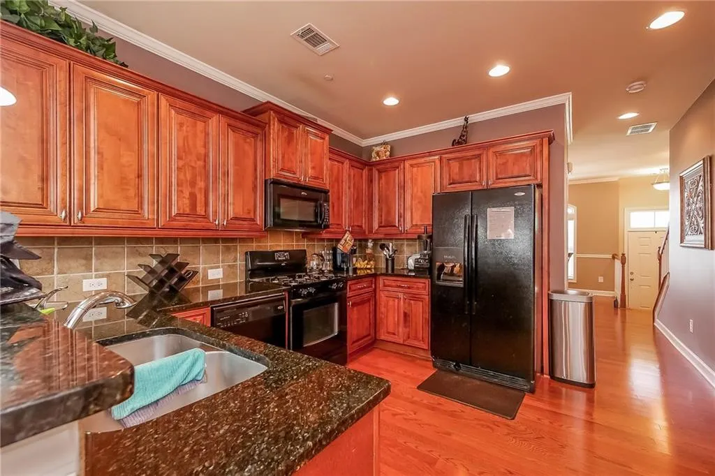 7170 Glisten Avenue, Sandy Springs, Georgia 30328, 3 Bedrooms Bedrooms, ,3 BathroomsBathrooms,Residential,Sold,7170 Glisten Avenue,5756403