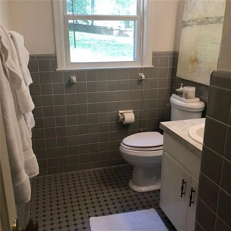 726 Windsor Parkway, Atlanta, Georgia 30342, 3 Bedrooms Bedrooms, ,1 BathroomBathrooms,Residential,Sold,726 Windsor Parkway,7235670