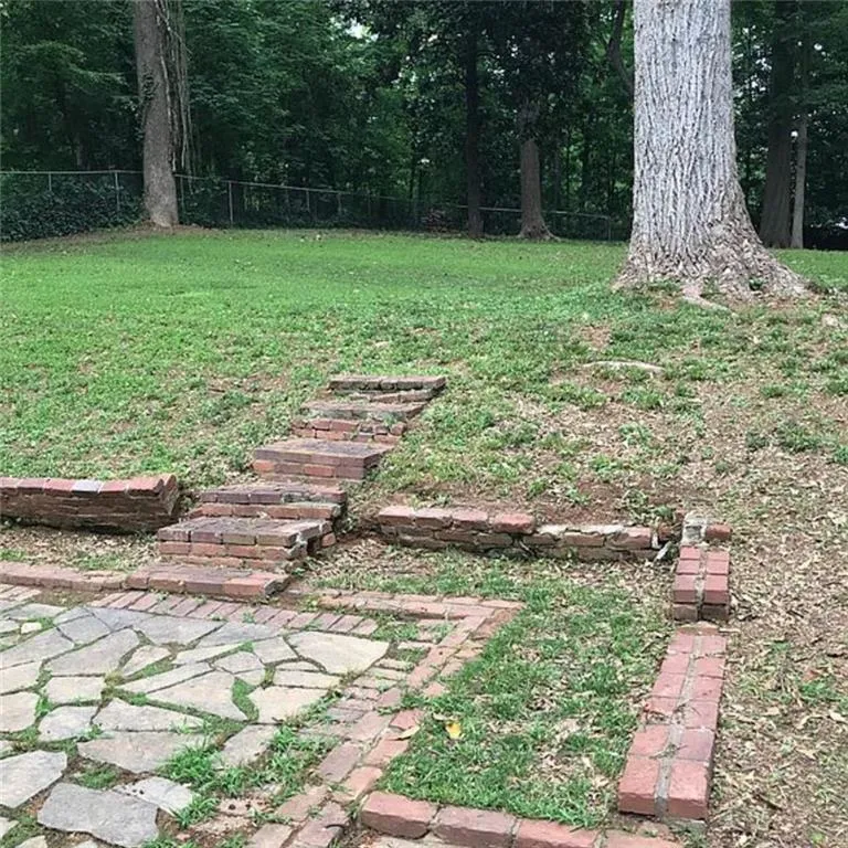 726 Windsor Parkway, Atlanta, Georgia 30342, 3 Bedrooms Bedrooms, ,1 BathroomBathrooms,Residential,Sold,726 Windsor Parkway,7235670