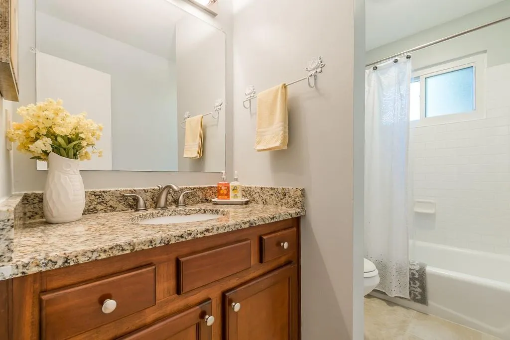 6700 Roswell Road Unit 28f, Sandy Springs, Georgia 30328, 2 Bedrooms Bedrooms, ,2 BathroomsBathrooms,Residential,Sold,6700 Roswell Road Unit 28f,6515846