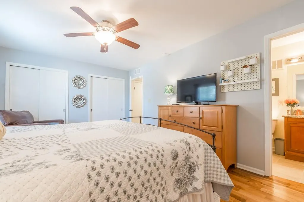 6700 Roswell Road Unit 28f, Sandy Springs, Georgia 30328, 2 Bedrooms Bedrooms, ,2 BathroomsBathrooms,Residential,Sold,6700 Roswell Road Unit 28f,6515846