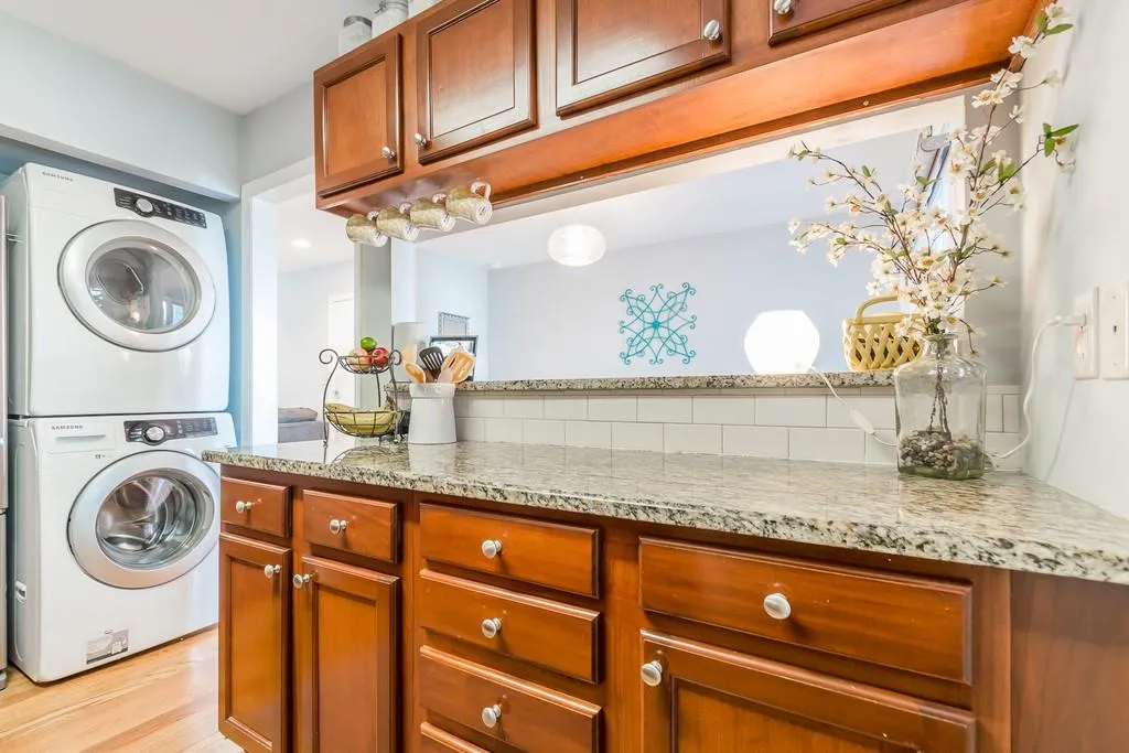 6700 Roswell Road Unit 28f, Sandy Springs, Georgia 30328, 2 Bedrooms Bedrooms, ,2 BathroomsBathrooms,Residential,Sold,6700 Roswell Road Unit 28f,6515846