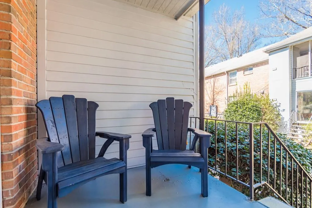6700 Roswell Road Unit 28f, Sandy Springs, Georgia 30328, 2 Bedrooms Bedrooms, ,2 BathroomsBathrooms,Residential,Sold,6700 Roswell Road Unit 28f,6515846