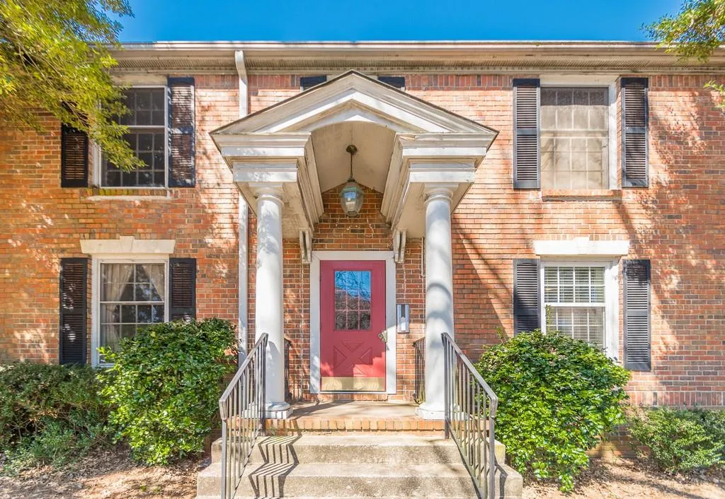 6700 Roswell Road Unit 28f, Sandy Springs, Georgia 30328, 2 Bedrooms Bedrooms, ,2 BathroomsBathrooms,Residential,Sold,6700 Roswell Road Unit 28f,6515846