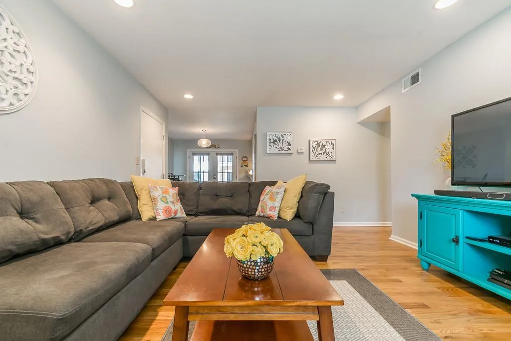 6700 Roswell Road Unit 28f, Sandy Springs, Georgia 30328, 2 Bedrooms Bedrooms, ,2 BathroomsBathrooms,Residential,Sold,6700 Roswell Road Unit 28f,6515846
