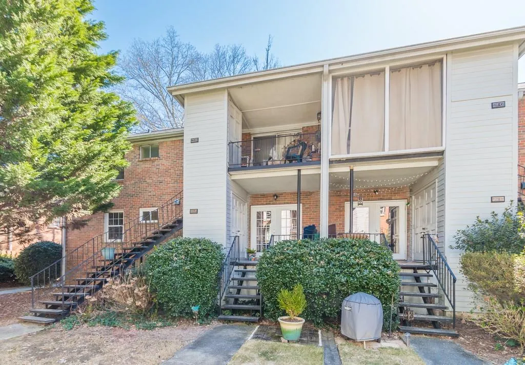6700 Roswell Road Unit 28f, Sandy Springs, Georgia 30328, 2 Bedrooms Bedrooms, ,2 BathroomsBathrooms,Residential,Sold,6700 Roswell Road Unit 28f,6515846