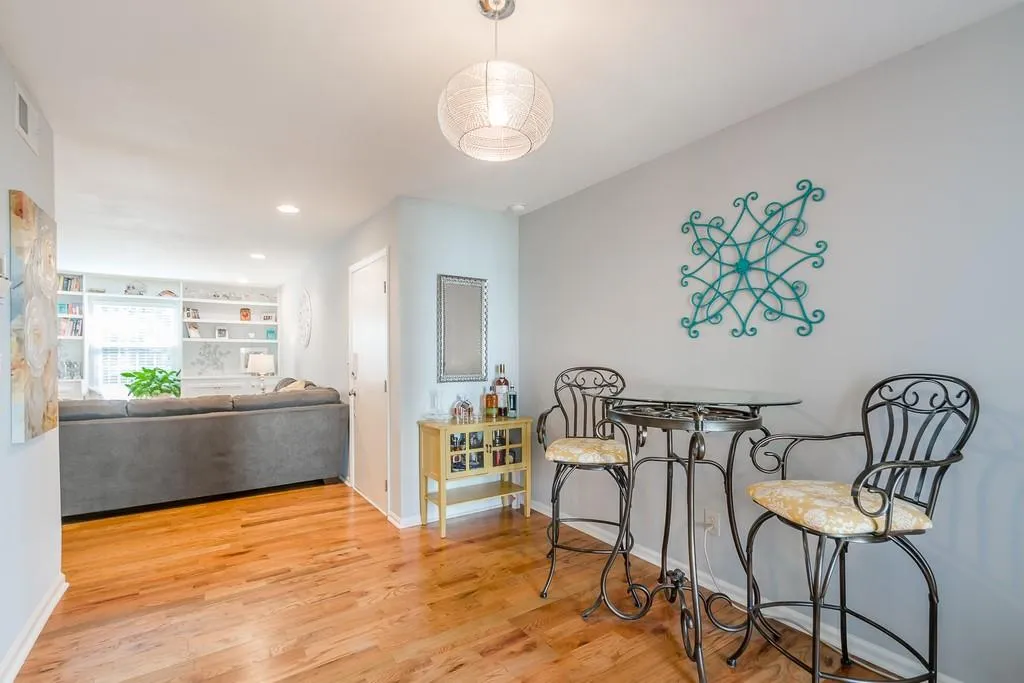 6700 Roswell Road Unit 28f, Sandy Springs, Georgia 30328, 2 Bedrooms Bedrooms, ,2 BathroomsBathrooms,Residential,Sold,6700 Roswell Road Unit 28f,6515846