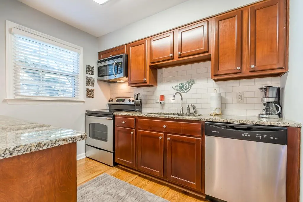6700 Roswell Road Unit 28f, Sandy Springs, Georgia 30328, 2 Bedrooms Bedrooms, ,2 BathroomsBathrooms,Residential,Sold,6700 Roswell Road Unit 28f,6515846