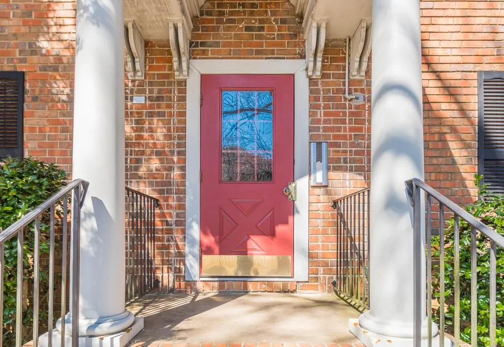 6700 Roswell Road Unit 28f, Sandy Springs, Georgia 30328, 2 Bedrooms Bedrooms, ,2 BathroomsBathrooms,Residential,Sold,6700 Roswell Road Unit 28f,6515846