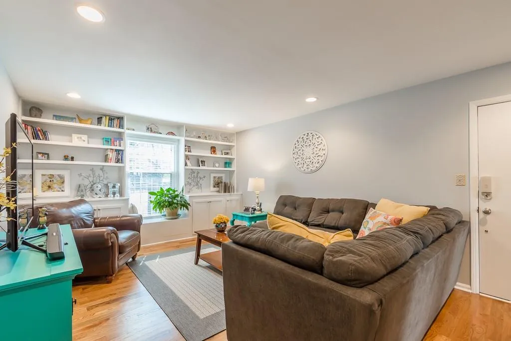 6700 Roswell Road Unit 28f, Sandy Springs, Georgia 30328, 2 Bedrooms Bedrooms, ,2 BathroomsBathrooms,Residential,Sold,6700 Roswell Road Unit 28f,6515846