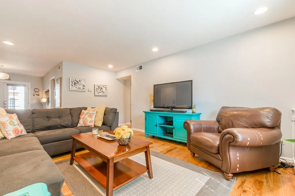 6700 Roswell Road Unit 28f, Sandy Springs, Georgia 30328, 2 Bedrooms Bedrooms, ,2 BathroomsBathrooms,Residential,Sold,6700 Roswell Road Unit 28f,6515846