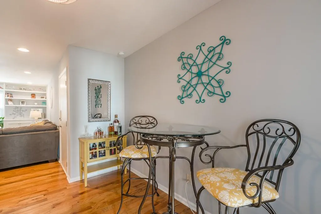 6700 Roswell Road Unit 28f, Sandy Springs, Georgia 30328, 2 Bedrooms Bedrooms, ,2 BathroomsBathrooms,Residential,Sold,6700 Roswell Road Unit 28f,6515846